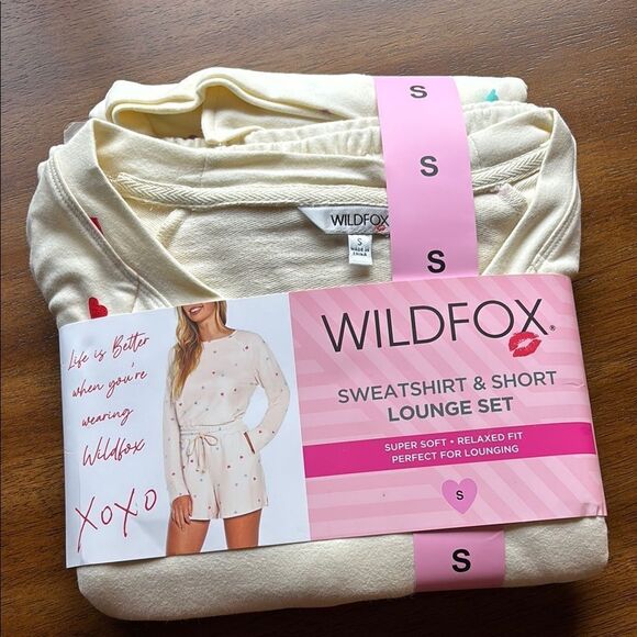 WILDFOX SWEATSHIRT & SHORT LOUNGE SET - Picture 3 of 5